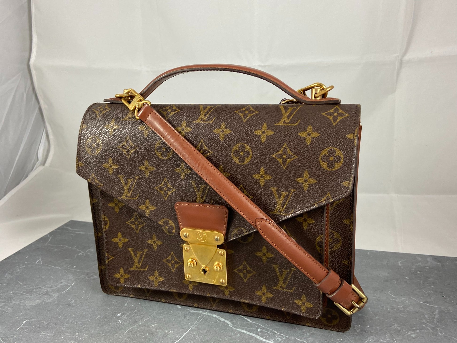 Louis Vuitton Monogram Canvas Monceau 28 Bag, Luxury, Bags & Wallets on  Carousell