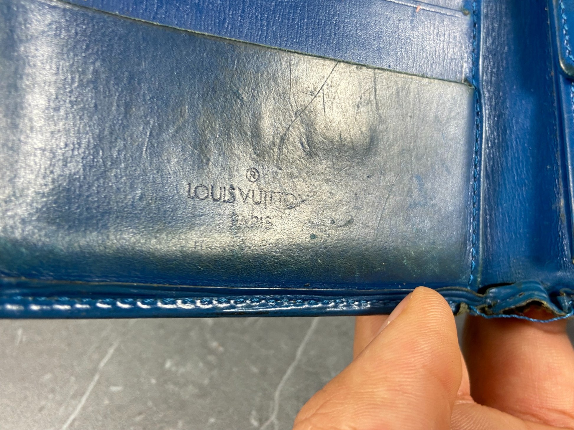 LOUIS VUITTON Epi leather Marco Vintage Bifold Wallet blue