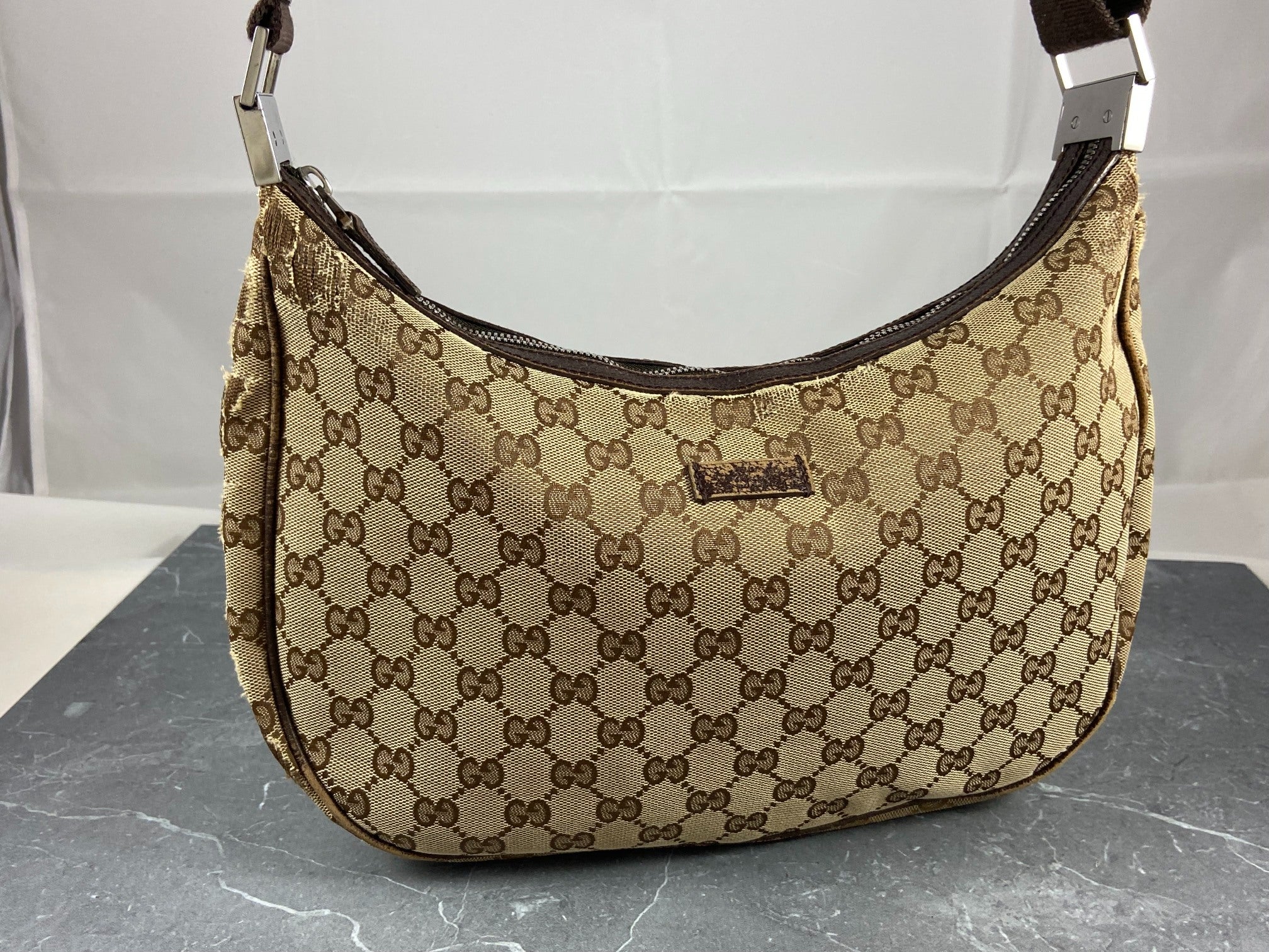 Gucci Shoulder / Messenger Bag Beige GG Monogram