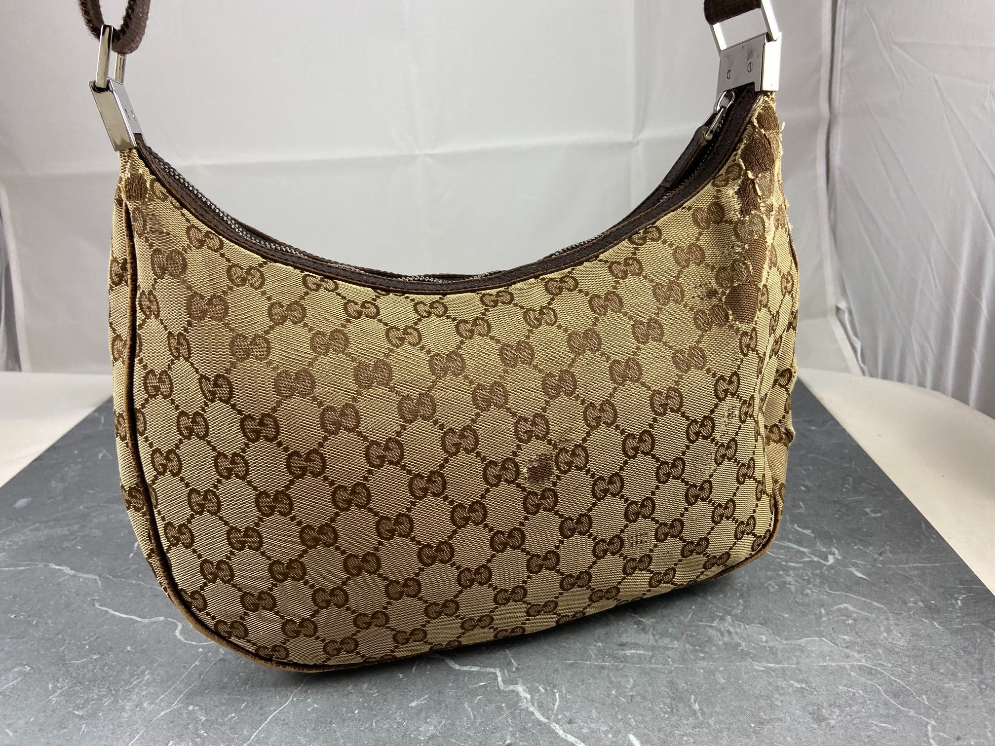 Gucci Shoulder / Messenger Bag Beige GG Monogram