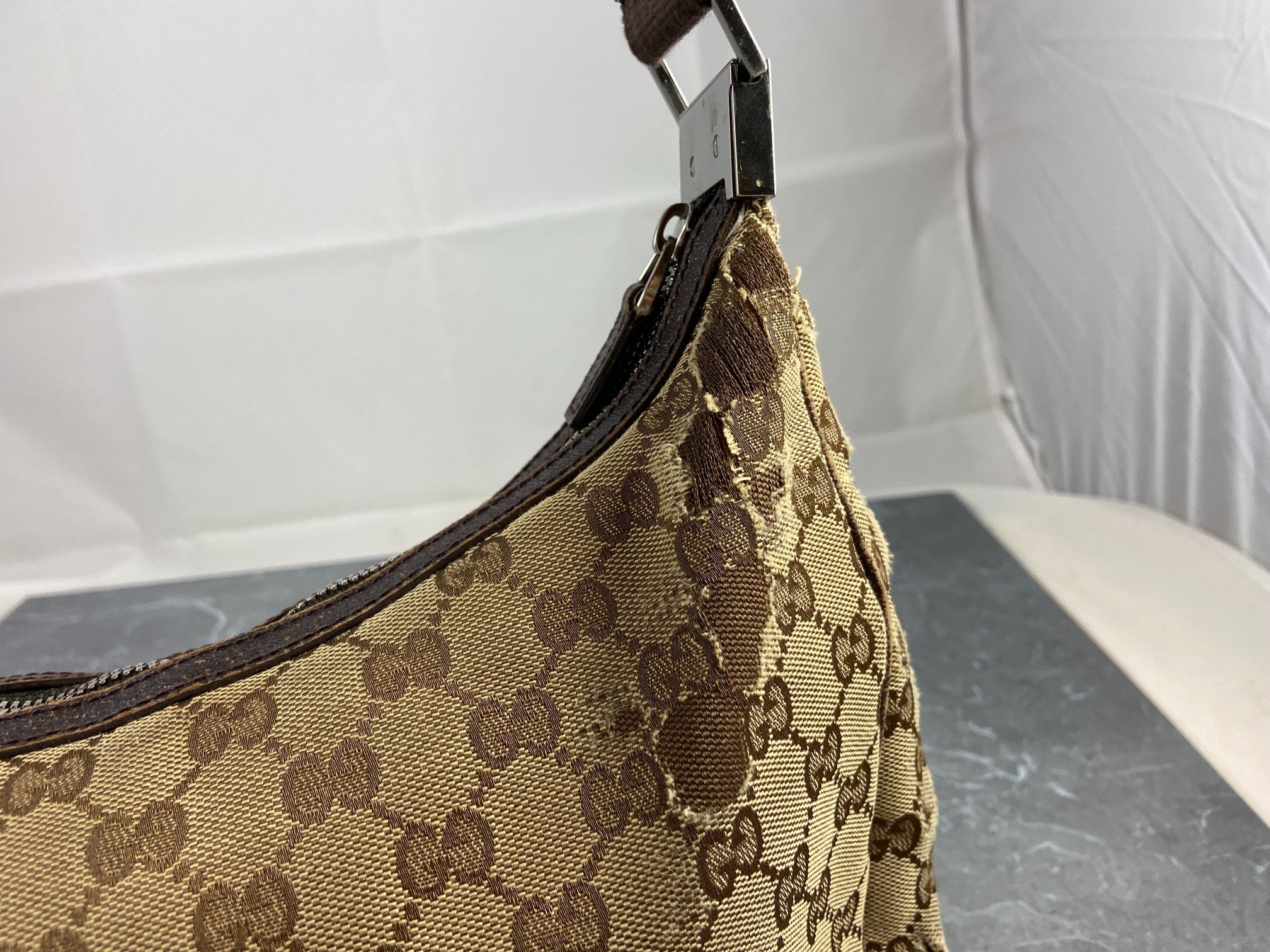 Gucci Shoulder / Messenger Bag Beige GG Monogram