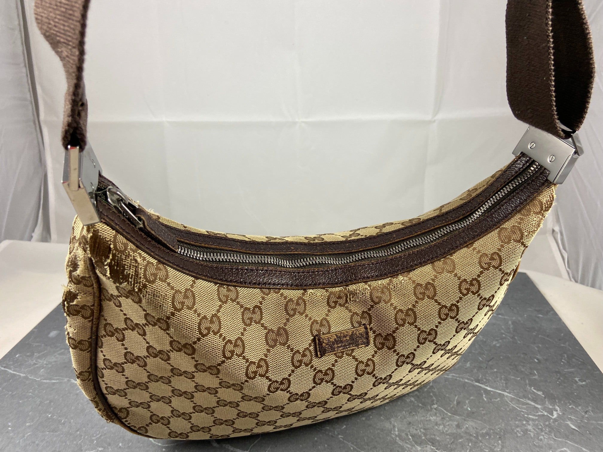 Gucci Shoulder / Messenger Bag Beige GG Monogram