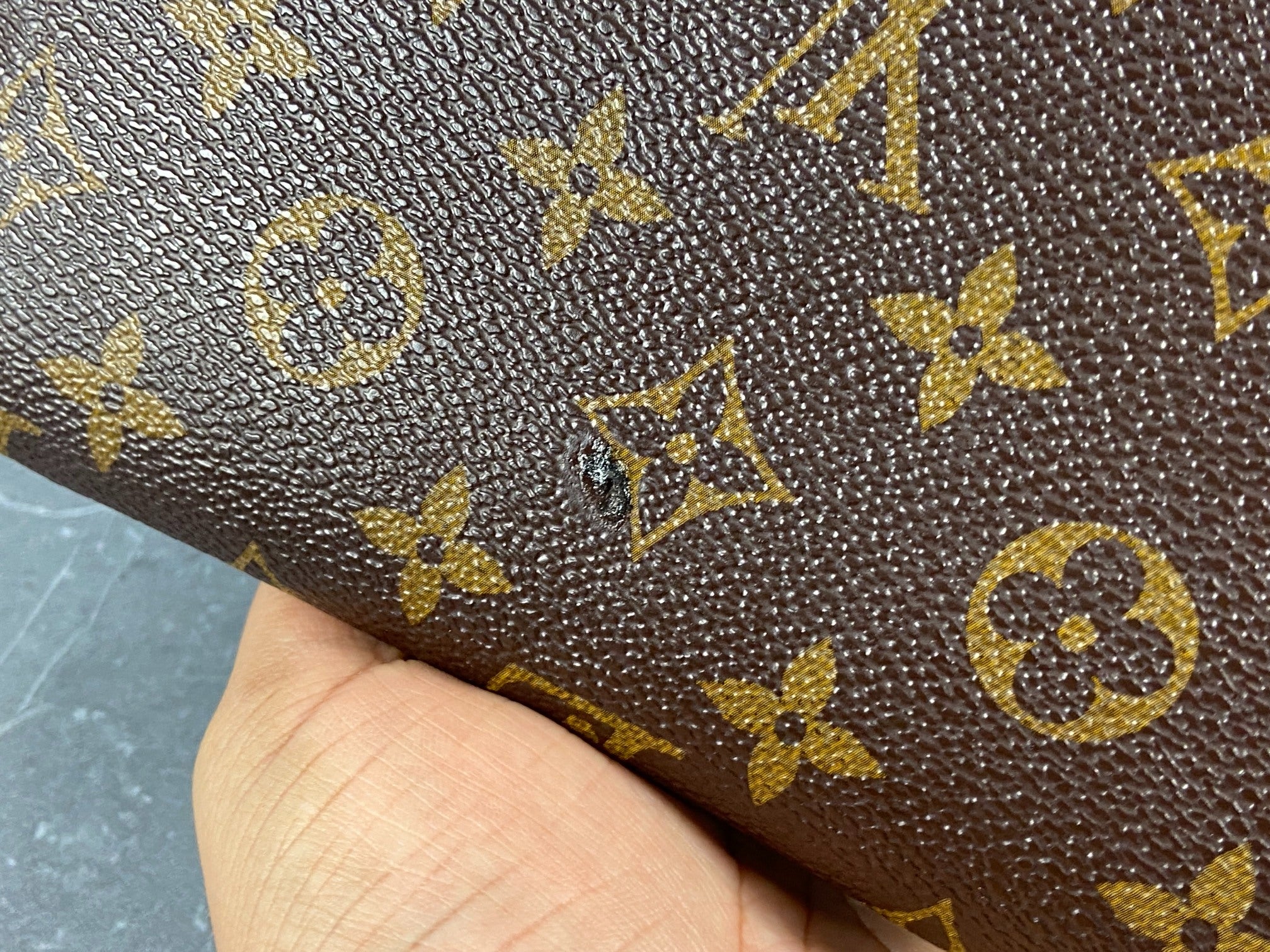 Louis Vuitton Monogram Canvas Zippy Wallet