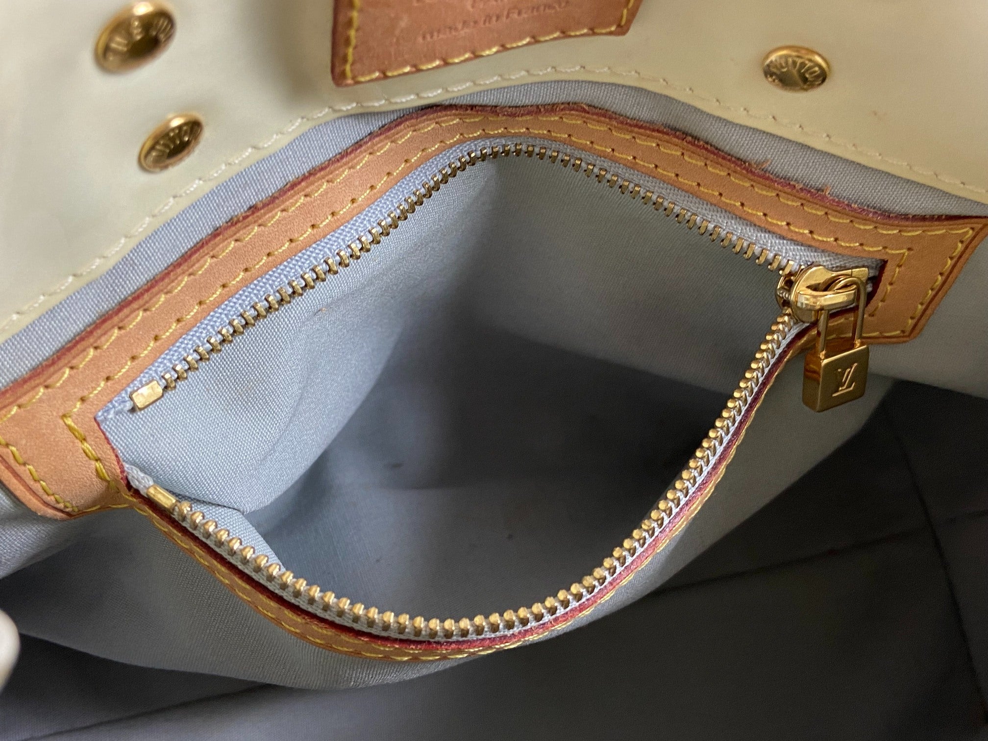 Louis Vuitton Reade PM Beige Vernis Leather