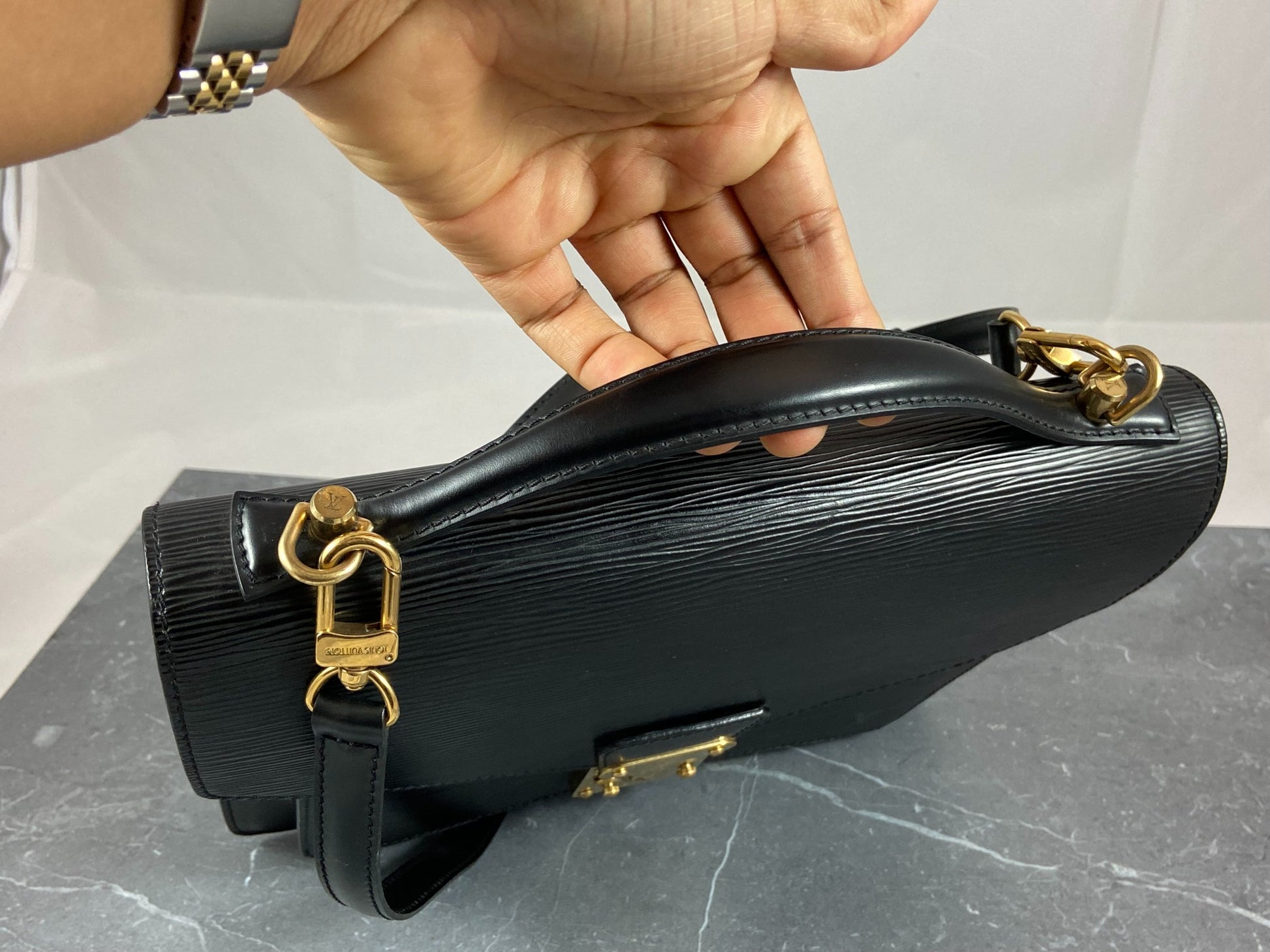 Monceau leather handbag Louis Vuitton Black in Leather - 24972704